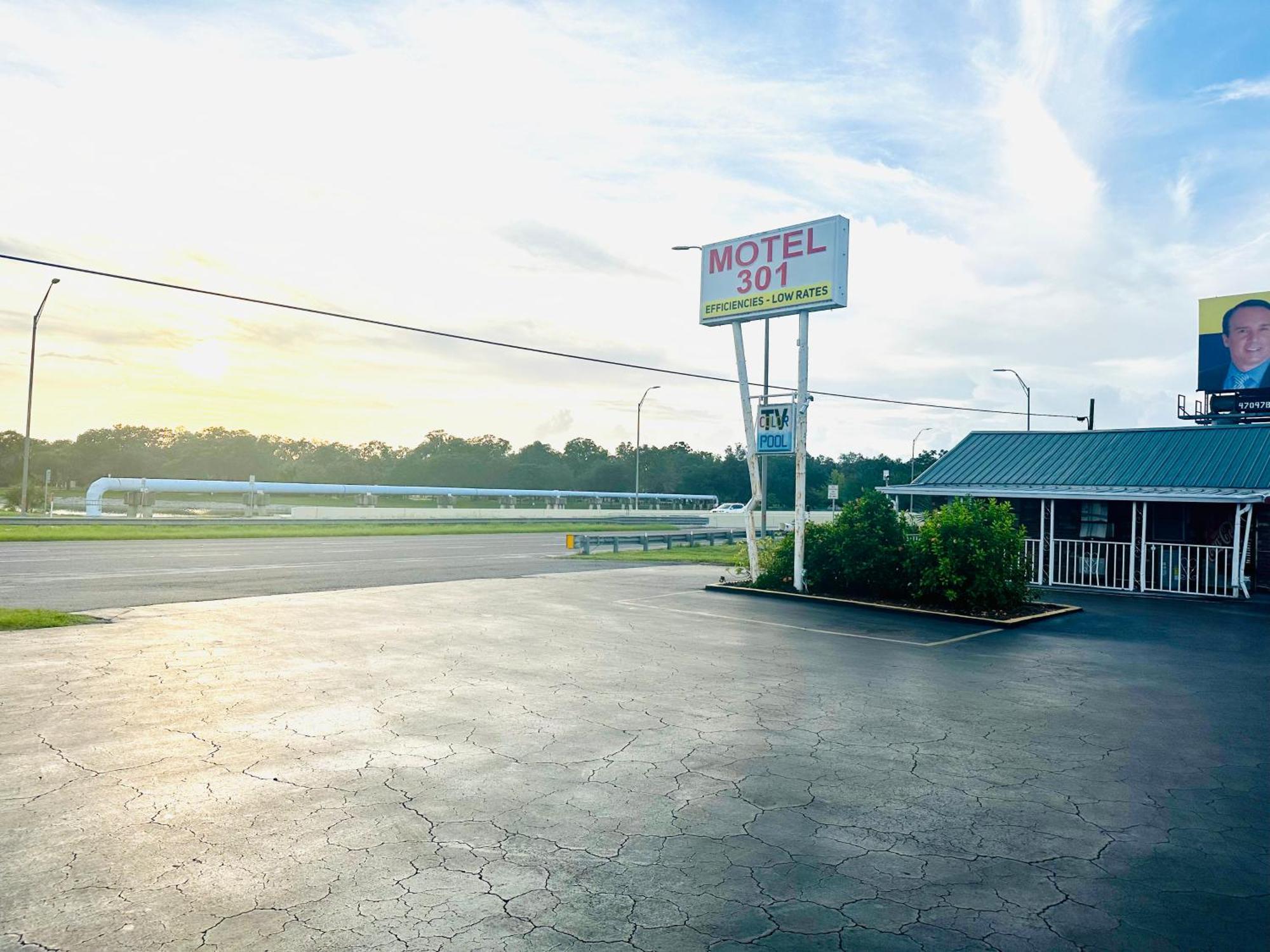 Motel 301 Orient Park Exterior foto